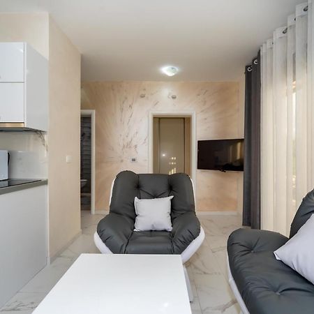 Kaom Lux Apartment Dobra Voda Luaran gambar