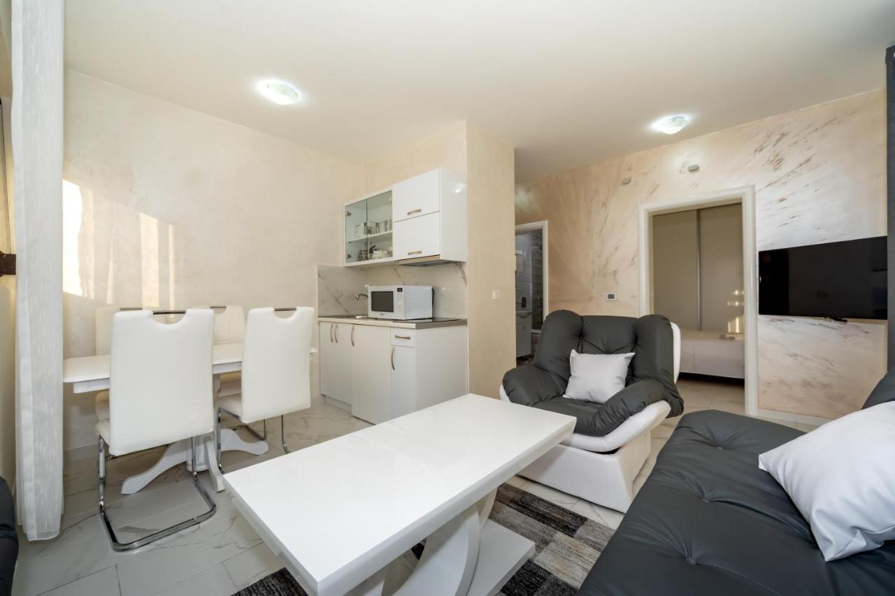 Kaom Lux Apartment Dobra Voda Luaran gambar