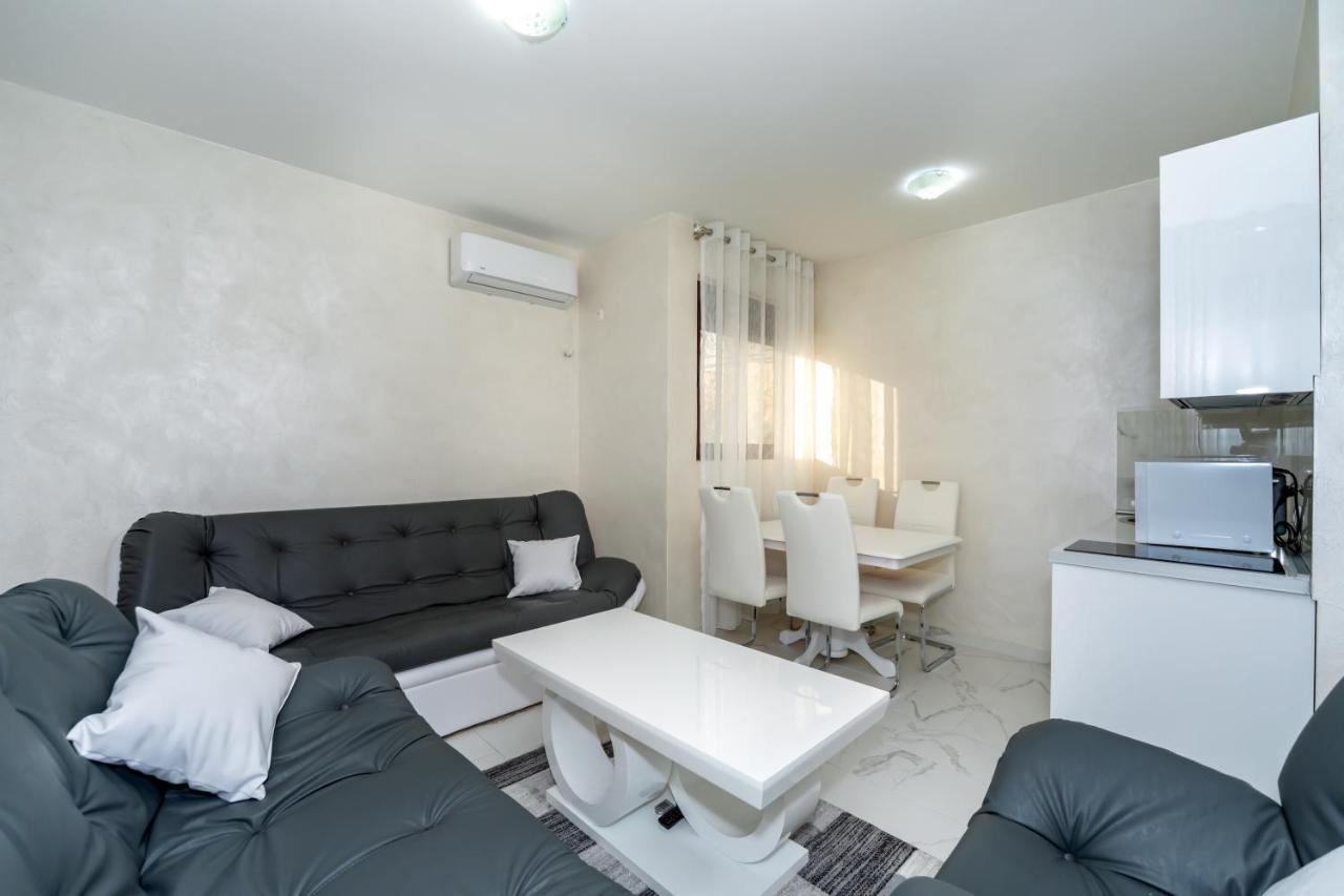 Kaom Lux Apartment Dobra Voda Luaran gambar