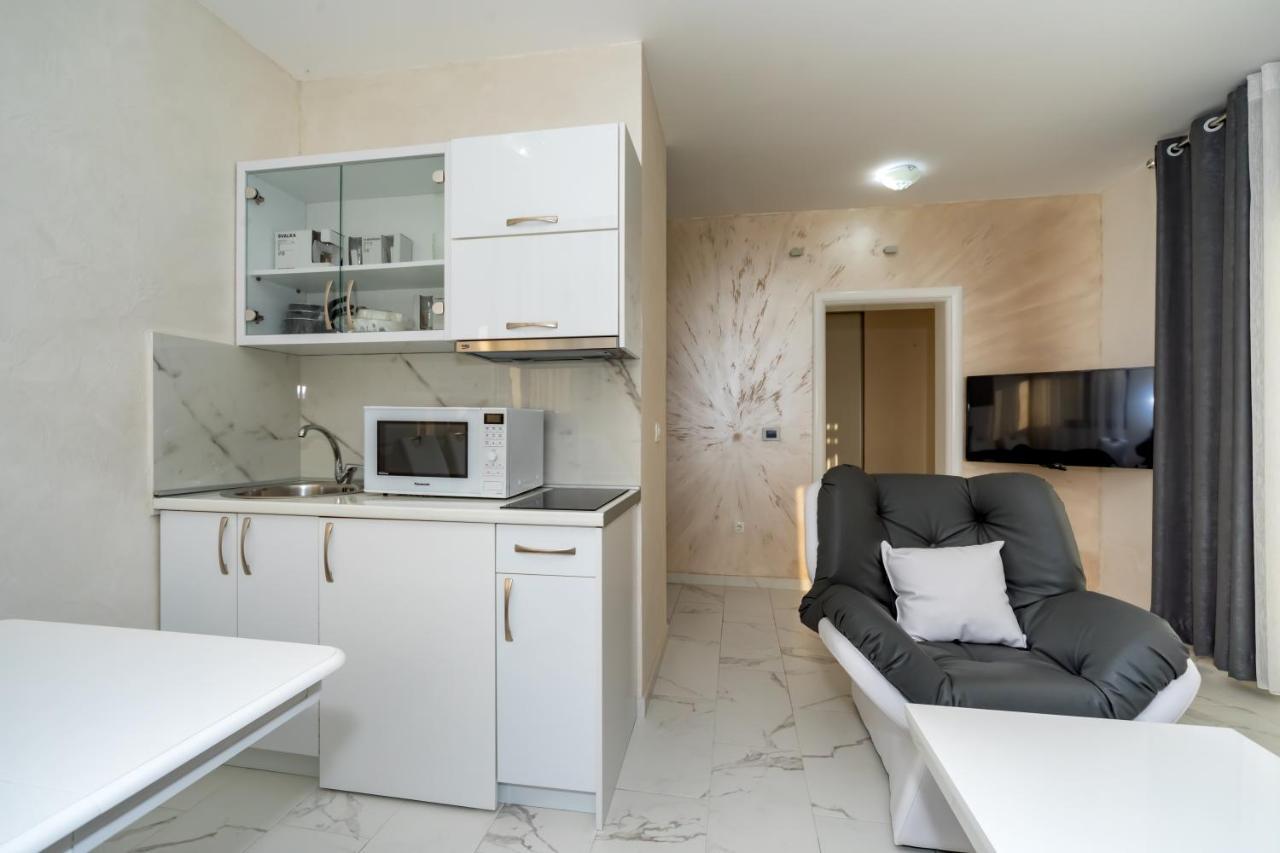 Kaom Lux Apartment Dobra Voda Luaran gambar