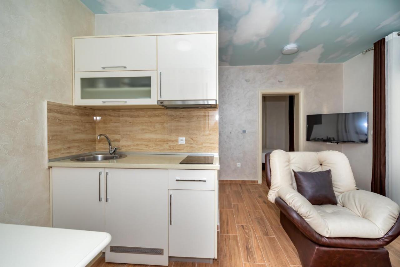 Kaom Lux Apartment Dobra Voda Luaran gambar