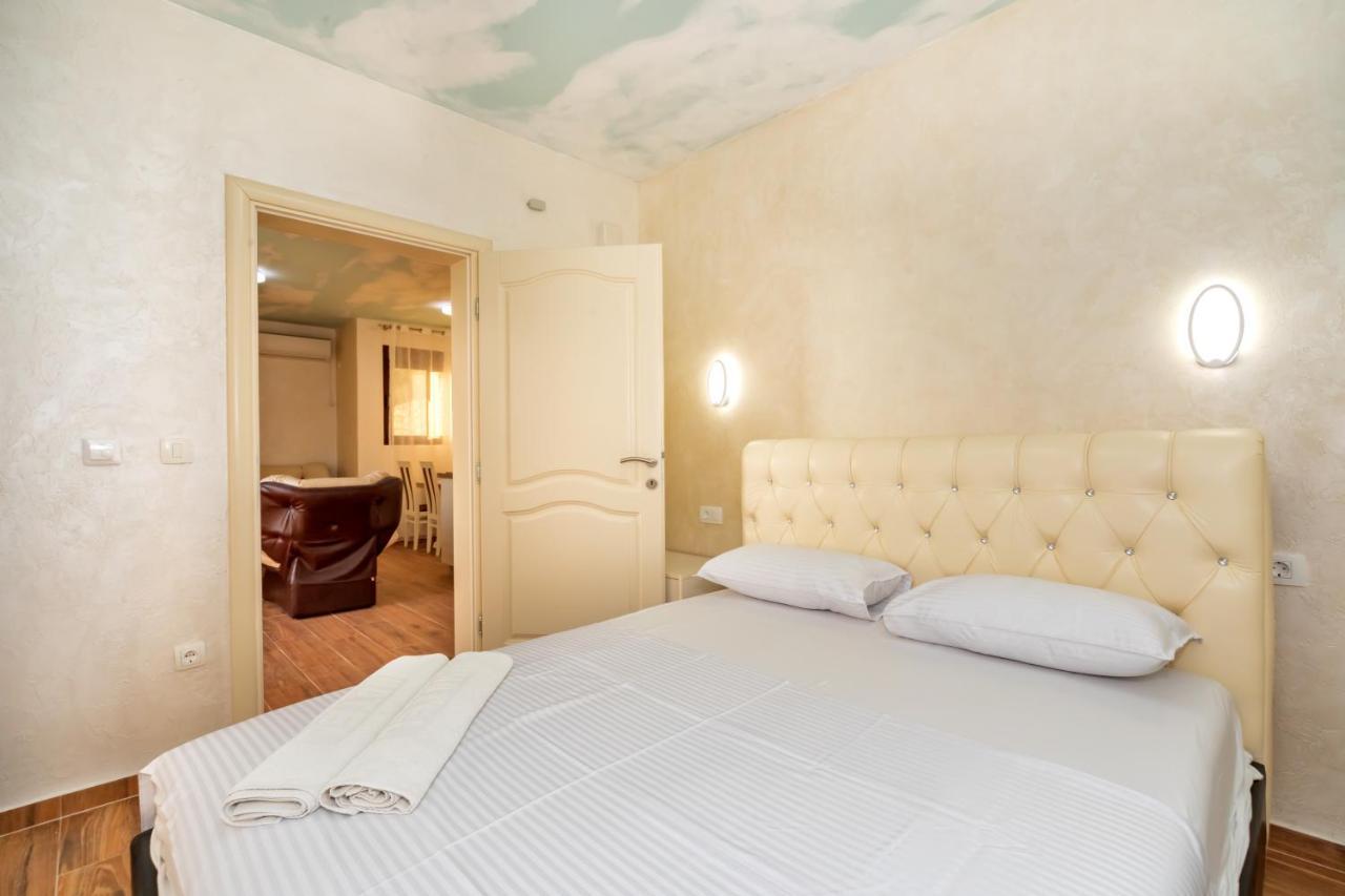 Kaom Lux Apartment Dobra Voda Luaran gambar