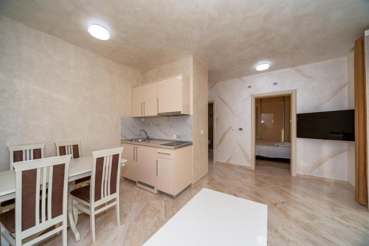 Kaom Lux Apartment Dobra Voda Luaran gambar