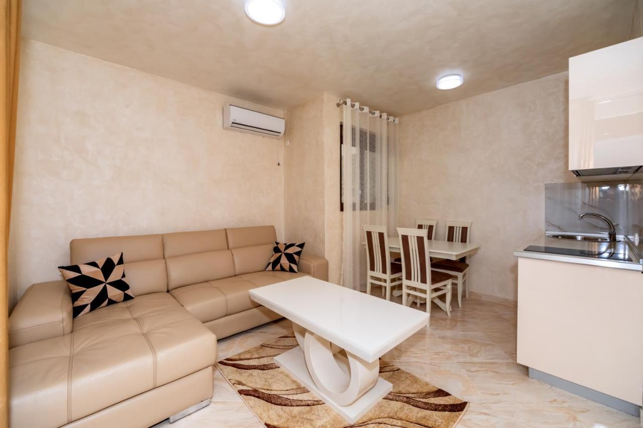 Kaom Lux Apartment Dobra Voda Luaran gambar