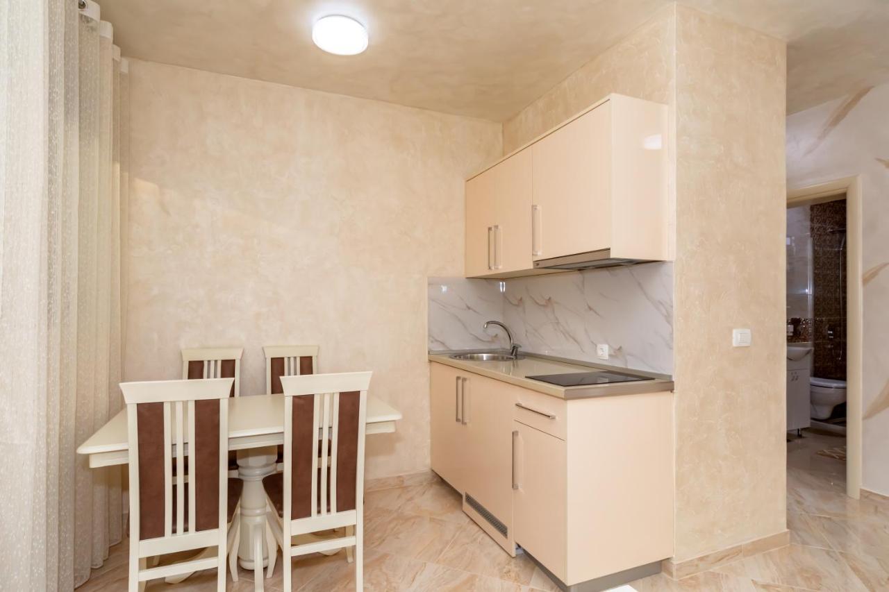 Kaom Lux Apartment Dobra Voda Luaran gambar