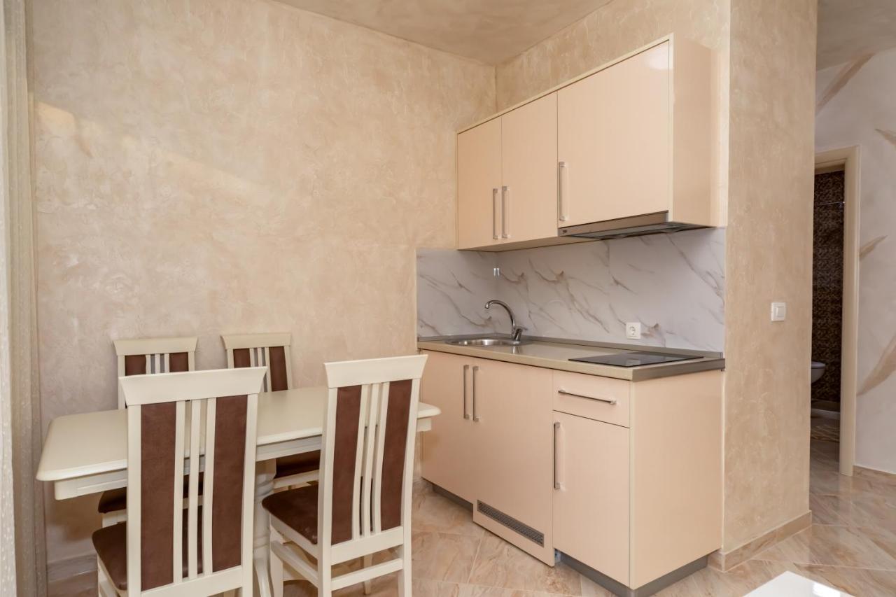 Kaom Lux Apartment Dobra Voda Luaran gambar