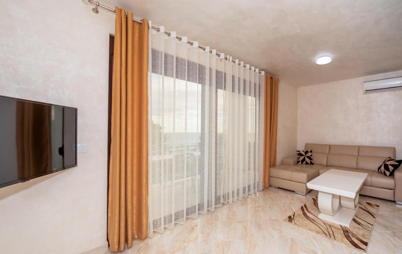 Kaom Lux Apartment Dobra Voda Luaran gambar