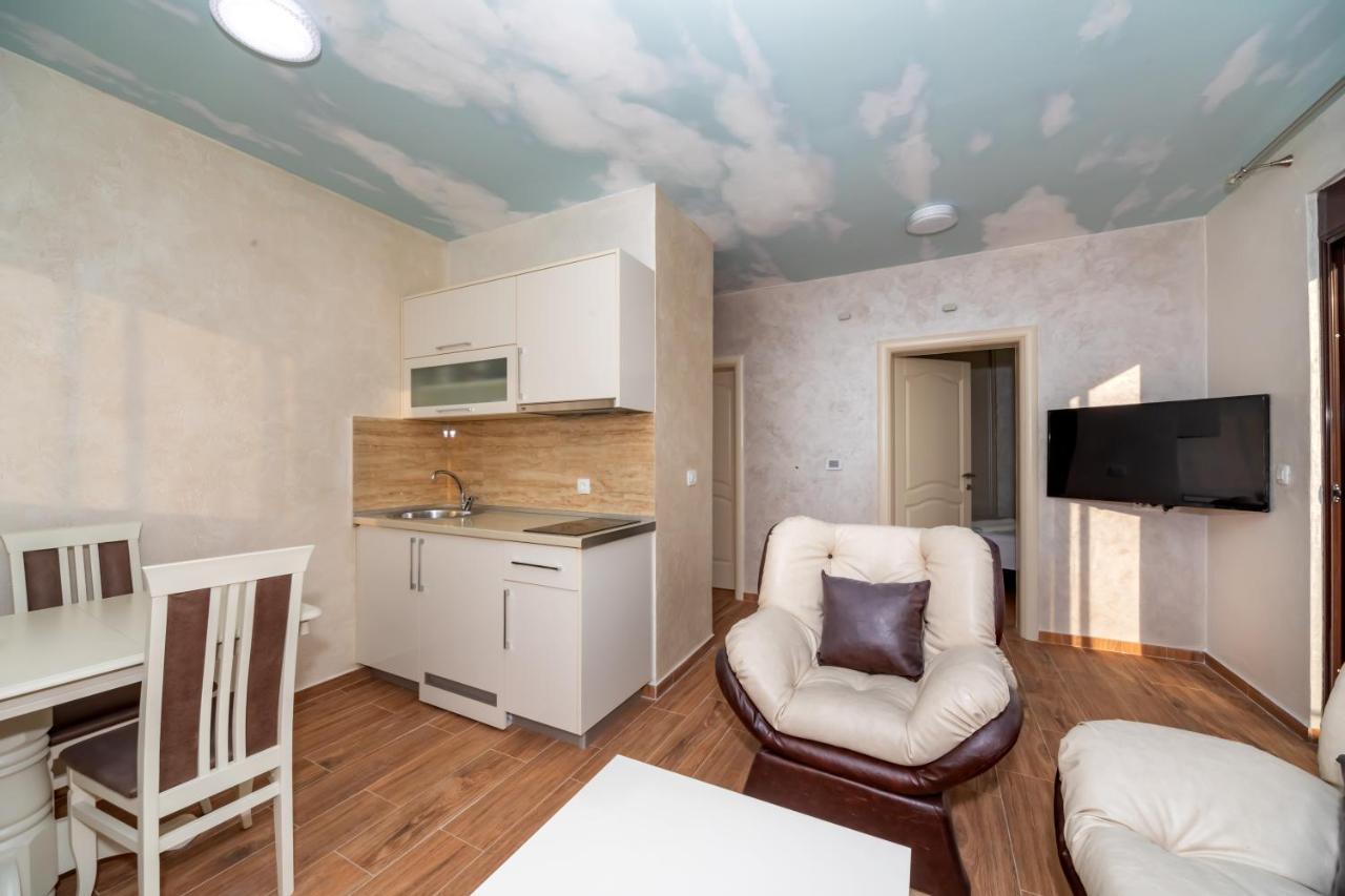 Kaom Lux Apartment Dobra Voda Luaran gambar