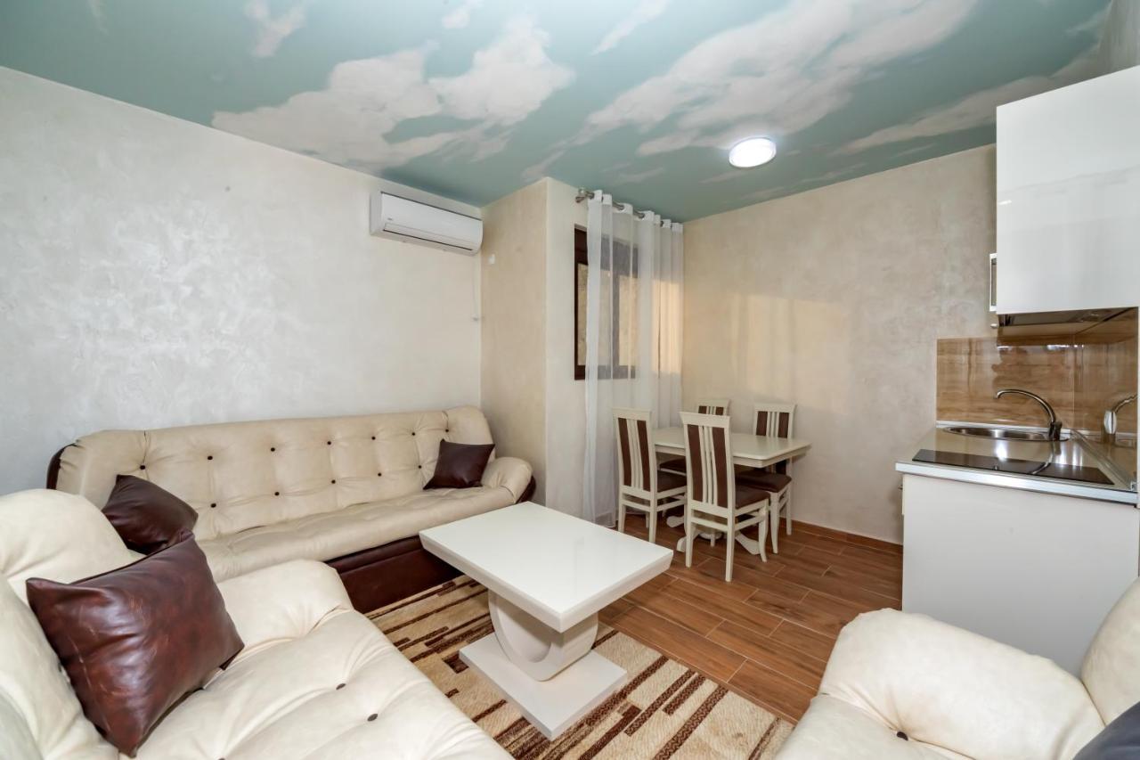 Kaom Lux Apartment Dobra Voda Luaran gambar