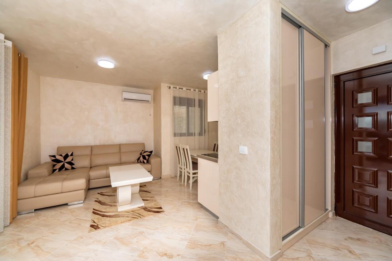 Kaom Lux Apartment Dobra Voda Luaran gambar