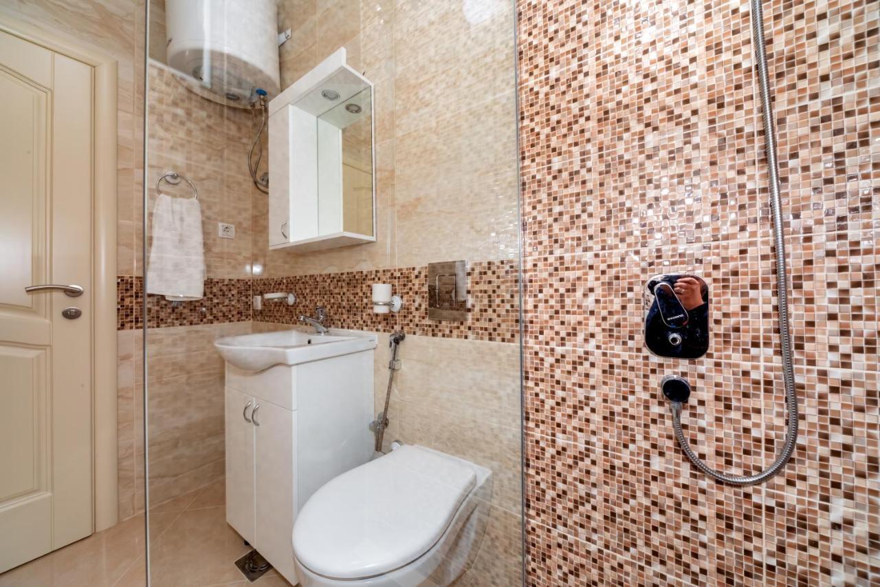 Kaom Lux Apartment Dobra Voda Luaran gambar