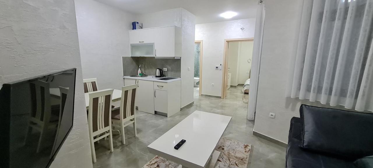 Kaom Lux Apartment Dobra Voda Luaran gambar
