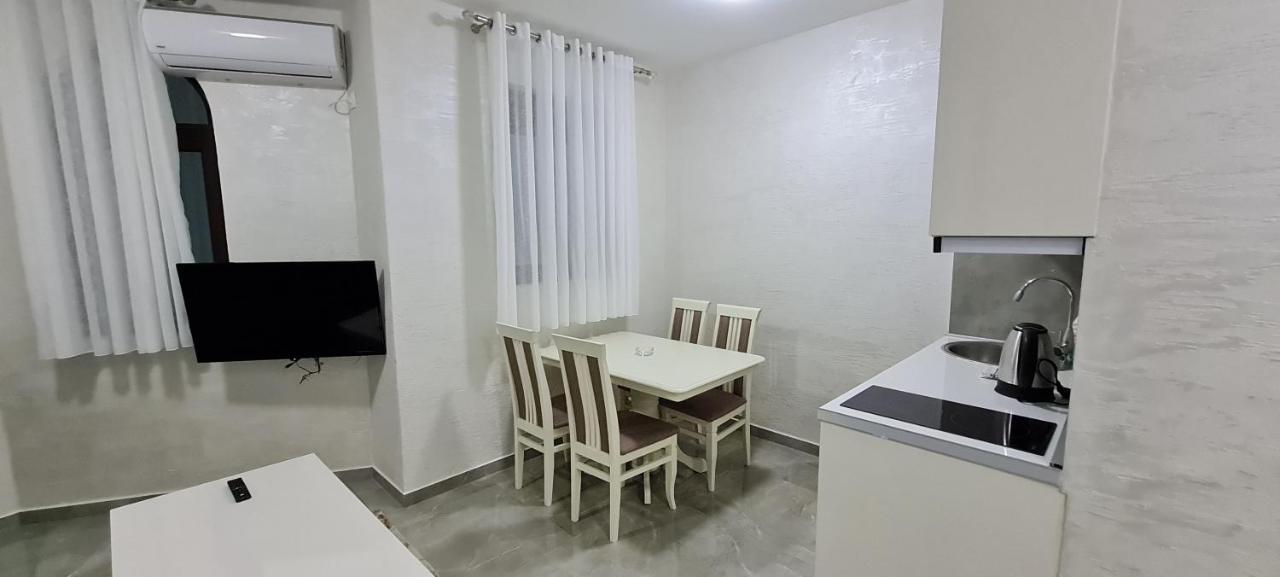 Kaom Lux Apartment Dobra Voda Luaran gambar