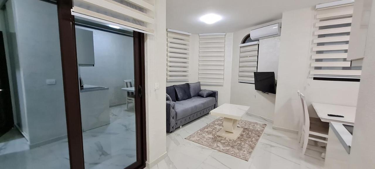 Kaom Lux Apartment Dobra Voda Luaran gambar
