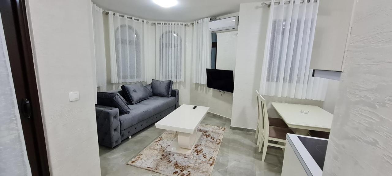 Kaom Lux Apartment Dobra Voda Luaran gambar