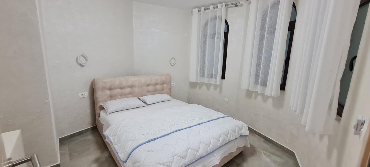Kaom Lux Apartment Dobra Voda Luaran gambar