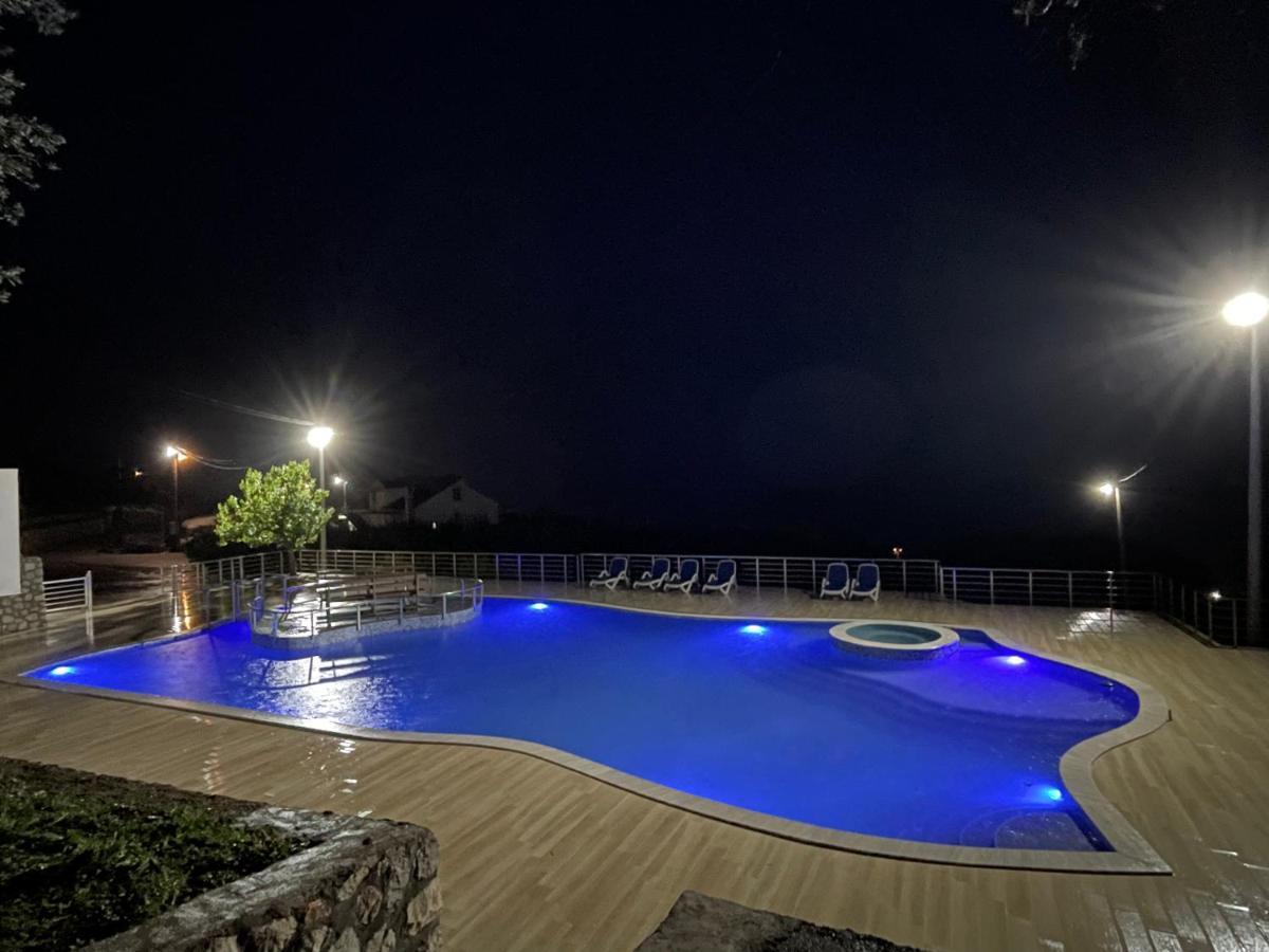 Kaom Lux Apartment Dobra Voda Luaran gambar